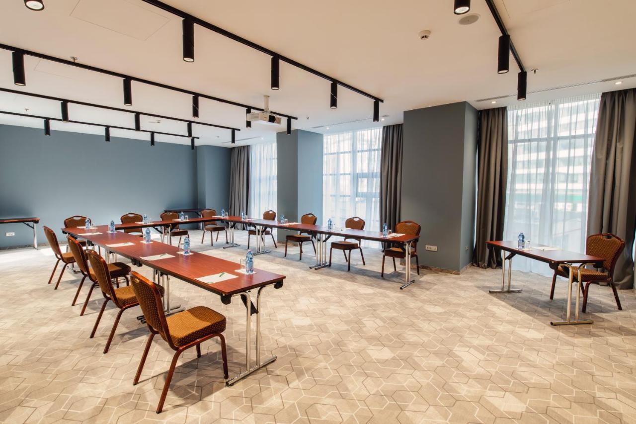 Holiday Inn Bucharest - Times, An Ihg Hotel Экстерьер фото