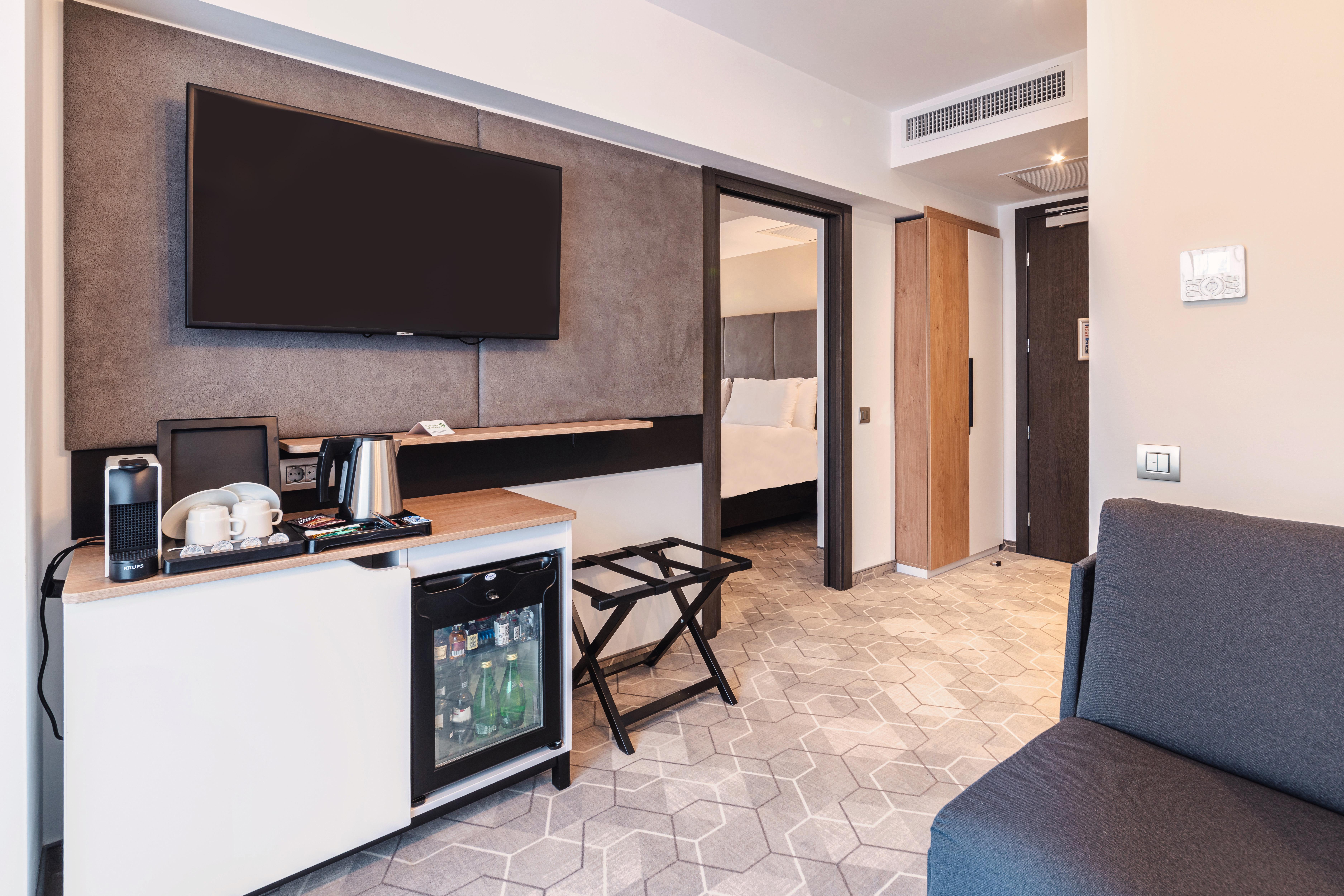 Holiday Inn Bucharest - Times, An Ihg Hotel Экстерьер фото