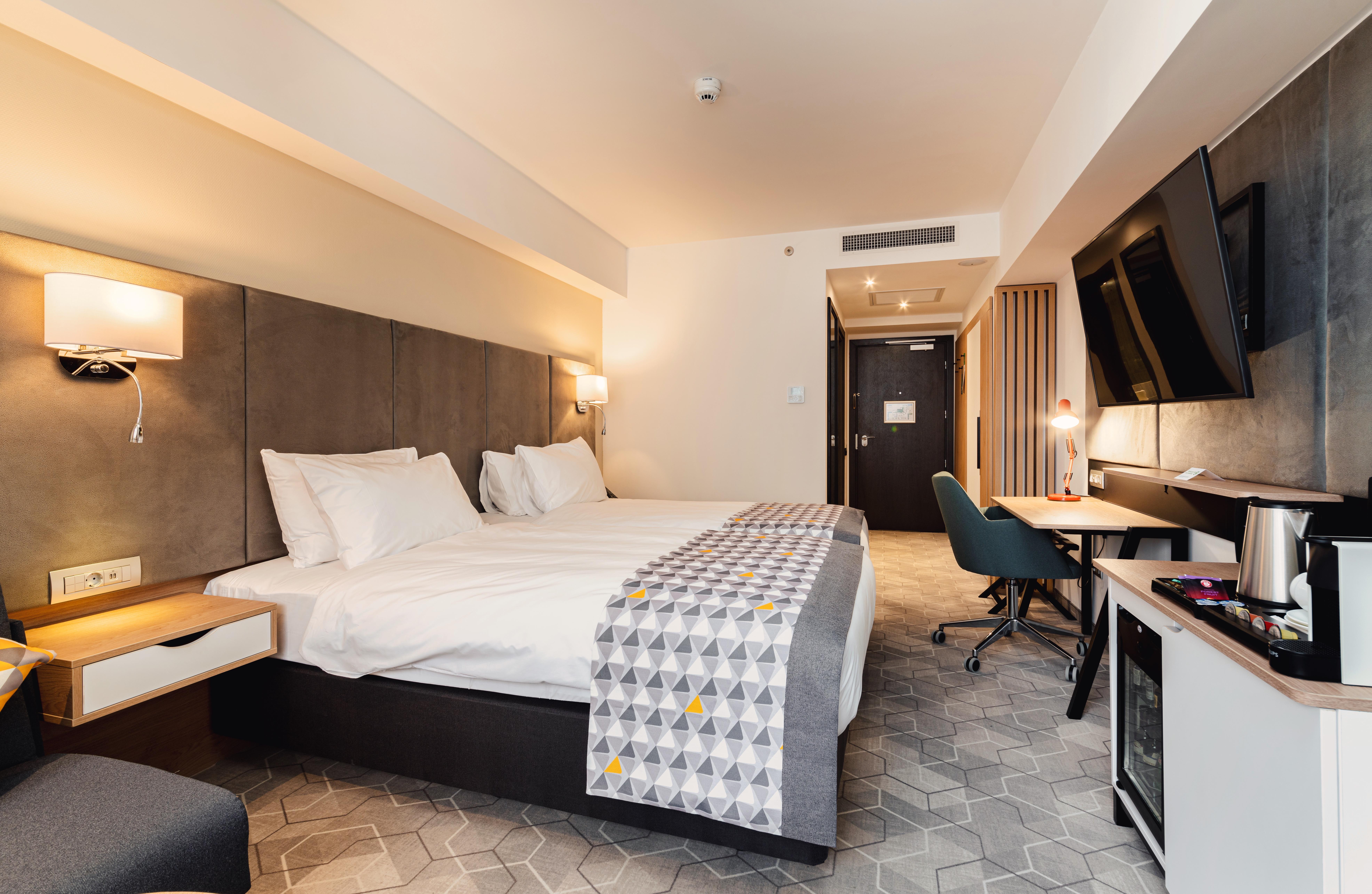 Holiday Inn Bucharest - Times, An Ihg Hotel Экстерьер фото