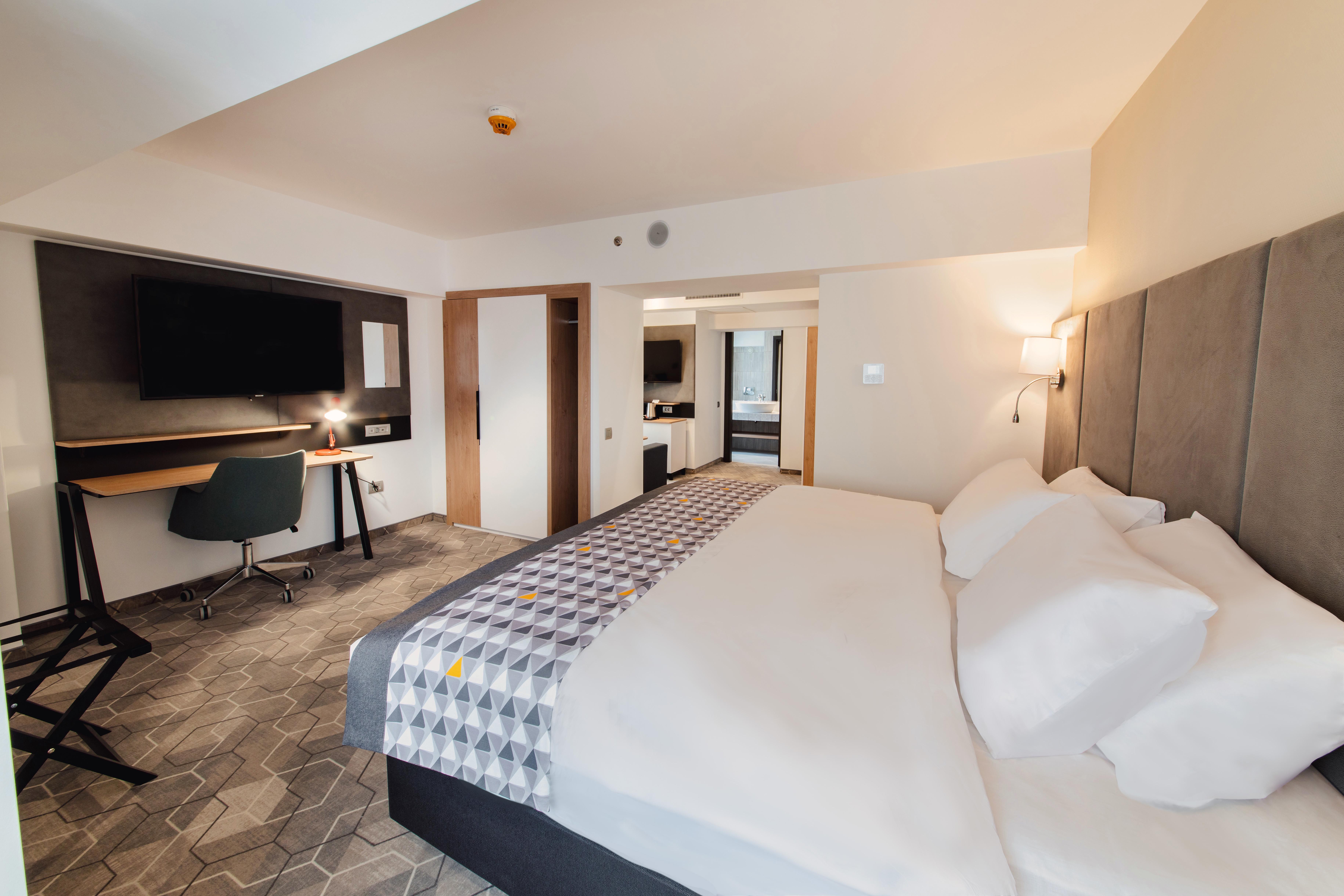 Holiday Inn Bucharest - Times, An Ihg Hotel Экстерьер фото