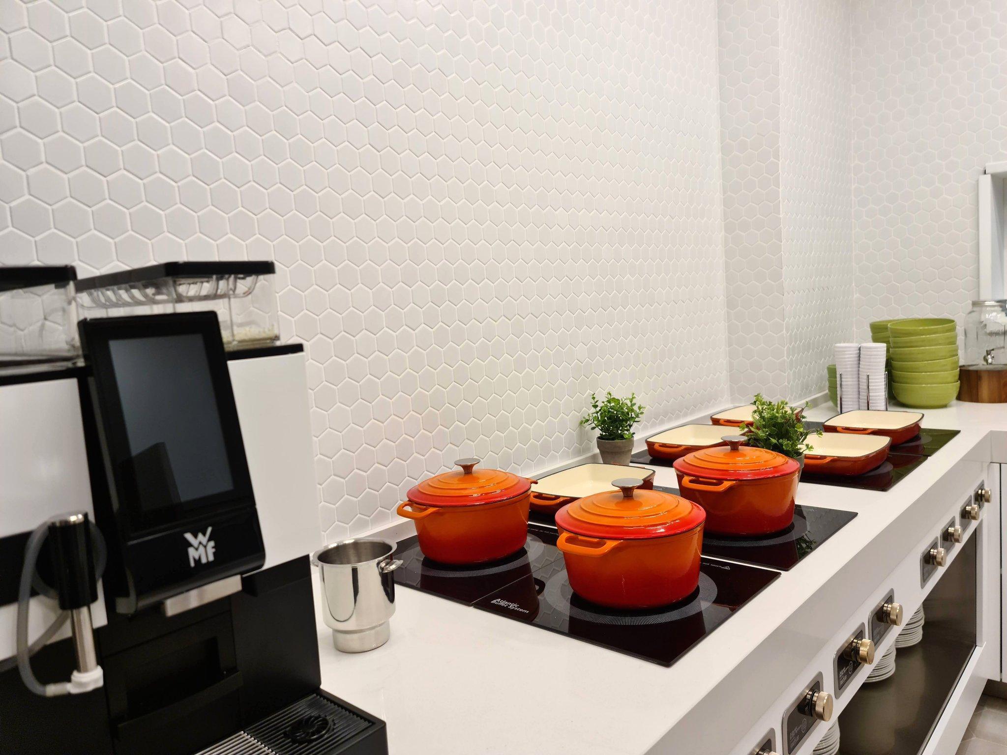 Holiday Inn Bucharest - Times, An Ihg Hotel Экстерьер фото