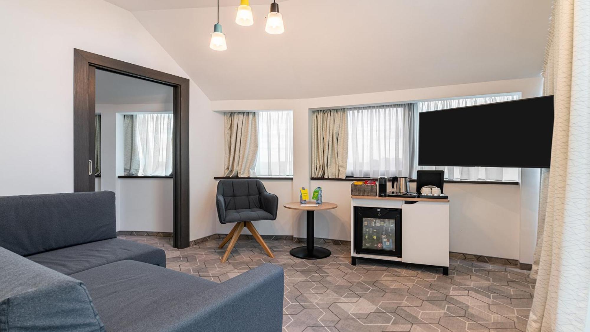 Holiday Inn Bucharest - Times, An Ihg Hotel Экстерьер фото